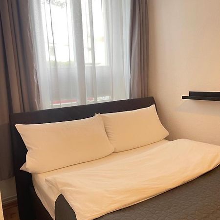 Ferienwohnung Im Stadtzentrum Von Bernau - Schoene Ferienwohnung Mit 1 1/2 Zimmern, Bad, Spuelmaschine, Waschmaschine, Komplette Kueche, Wlan Бернау Экстерьер фото